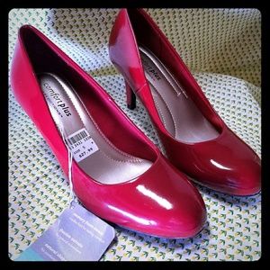 Comfort plus red pumps